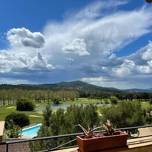 https://appartement-sur-le-golf-de-pont-royal.fr-provencehotel.com